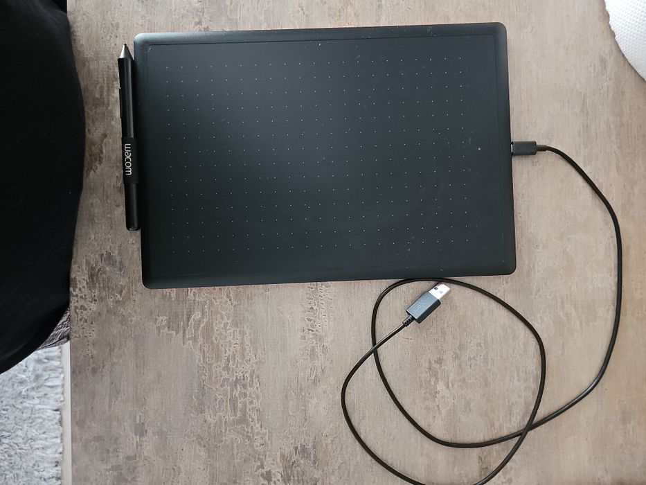 Vând tableta grafica wacom