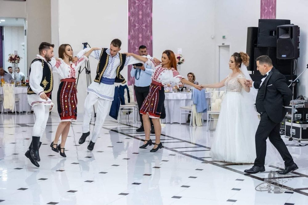 Dansatori Evenimente , petreceri private , botezuri