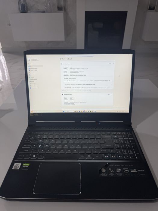 ASUS Predator Helios 300 | RTX 2060 | 144 Hz