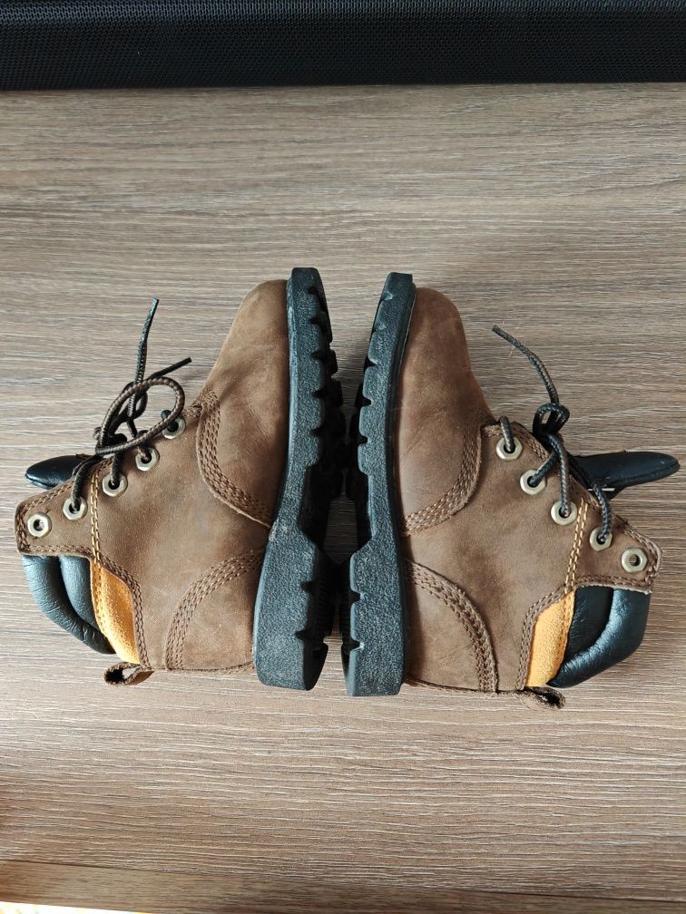 Bocanci Timberland Nr 24