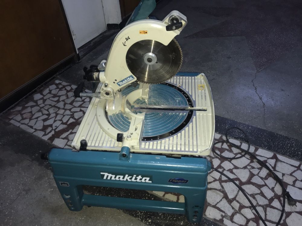 Fierastrau Makita Stationar LF-1000 1650 W 260x30 mm pi