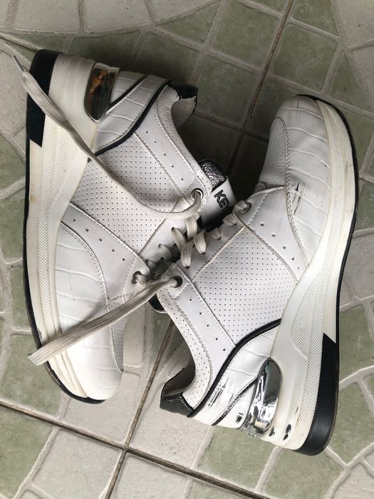 Adidasi albi de dama  keys
