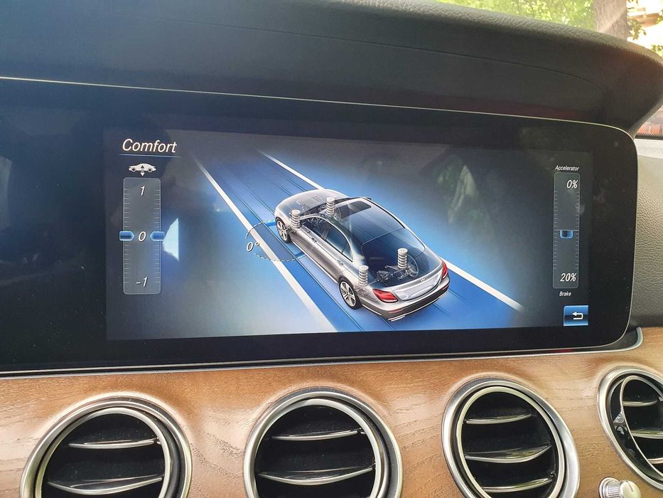 Mercedes-Benz E350e 2018 Plug-in Hybrid, AIRMATIC, NIGHT PACKAGE, Full