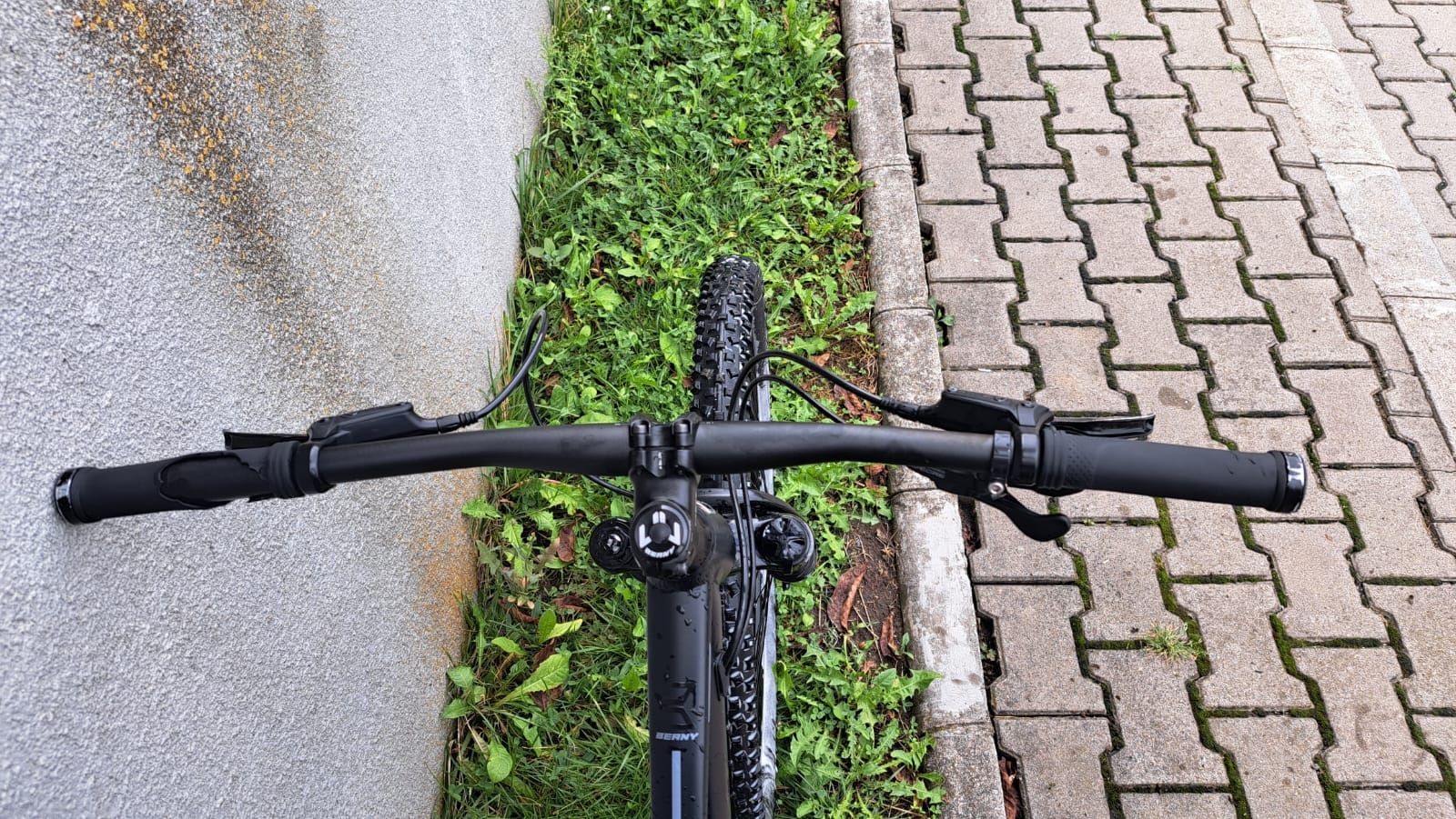 Bicicleta mtb cu furca pe aer