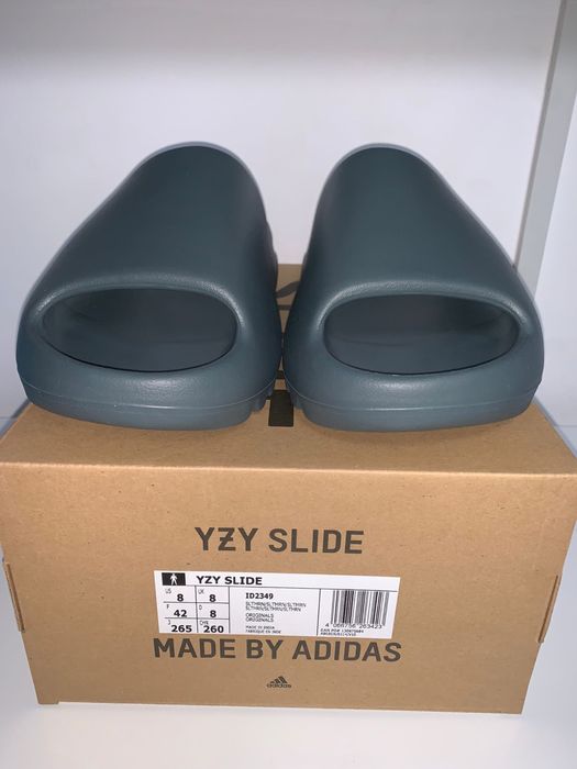 Yeezy slides noi