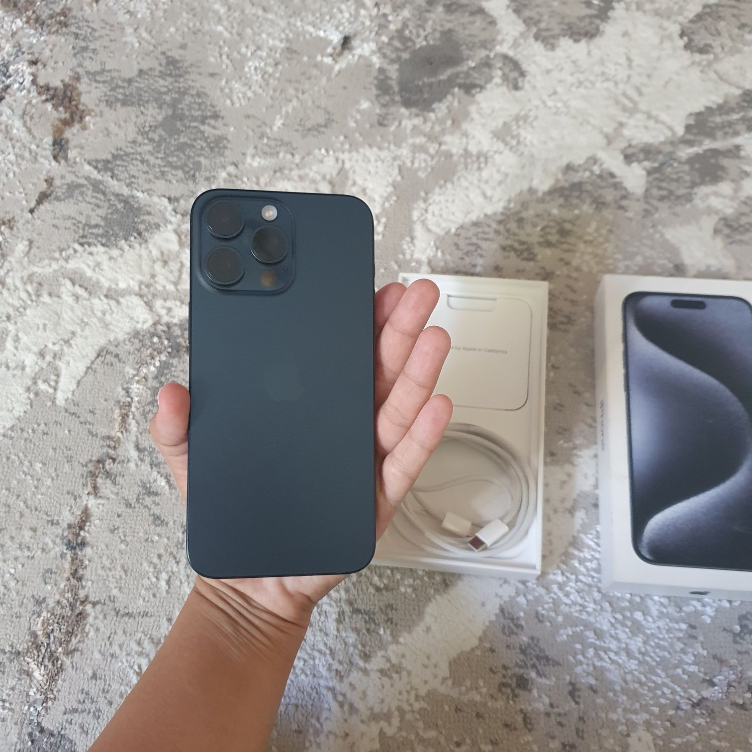 Iphone 15 pro max 256 GB как новое цена 980 $