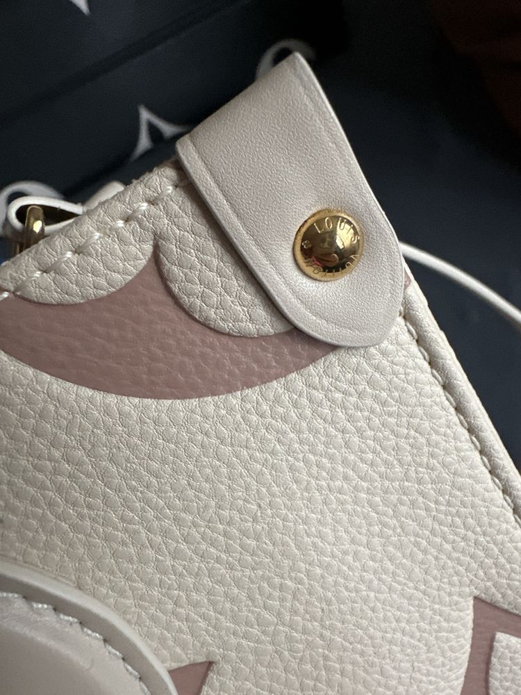 Бежова кожена дамска чанта Louis Vuitton