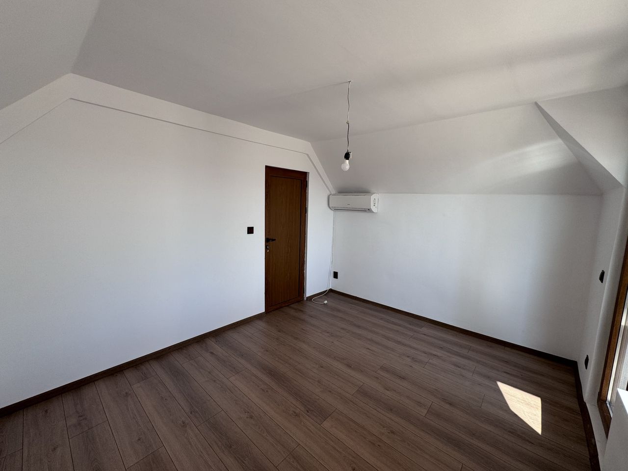 Продава се Тристаен апартамент в Казанлък - 80 кв.м за 1020 €/кв.м - Снимка #4