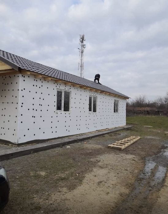 Construiesc case modulare și garaj