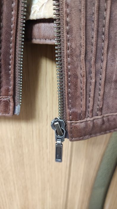 Vând Geaca de piele de dama noi !