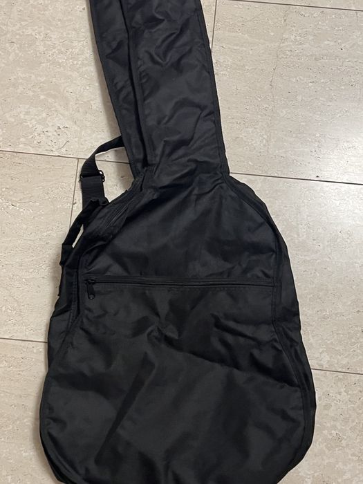 Vand husa pentru chitara