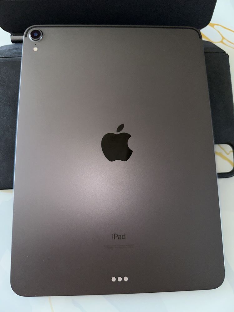iPad Pro 11'' 1st gen WiFi 64 GB Space Grey (fara keyboard si pencil)
