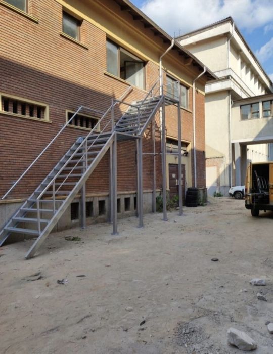 Scări zincate galvanizate pentru exterior