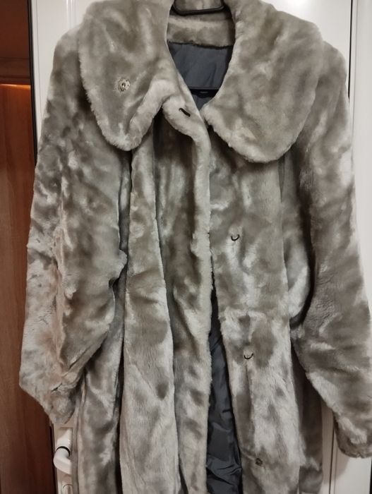 Продавам палто от еко кожа