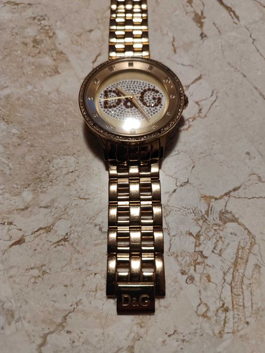 Ceas dolce cabana de damă din aur, în stare excelentă.