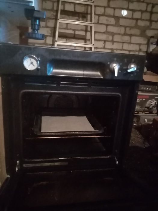 Продаётся электрическая духовка