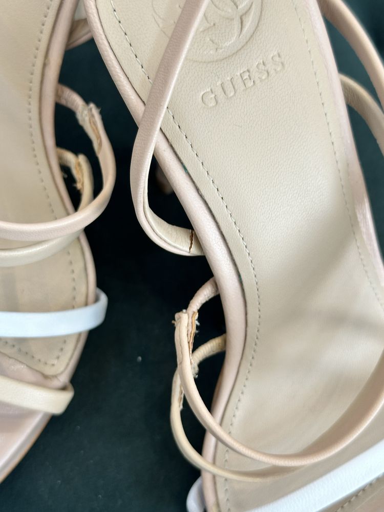 Оригинални дамски обувки на ток Guess Rose White