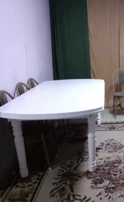 Продам белый стол
