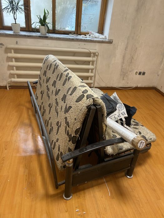 Отдам даром диван- тахта