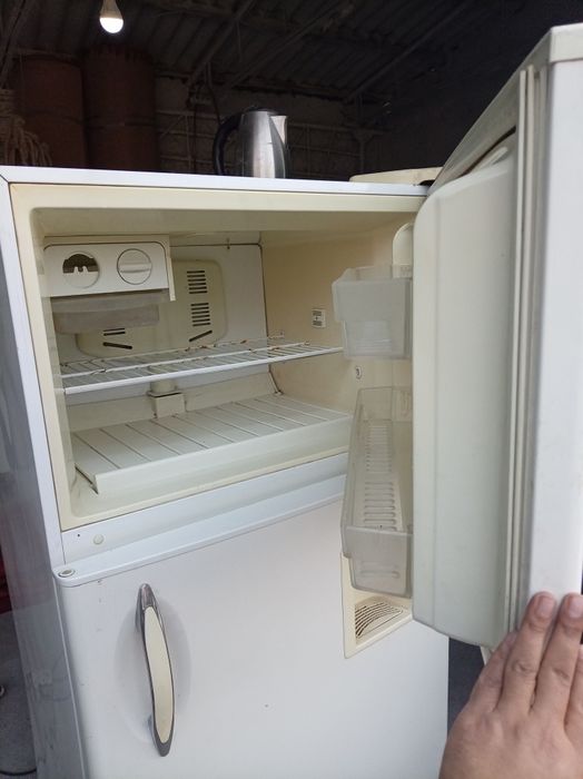 Холодильник Ferette Италия, большой, продаётся сотилади ди, котаси