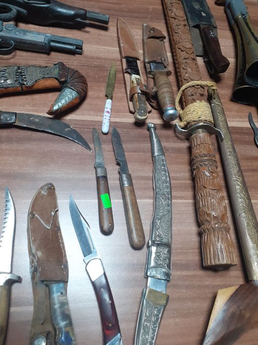 Стари  ками,кинжали,саби  и  пищови