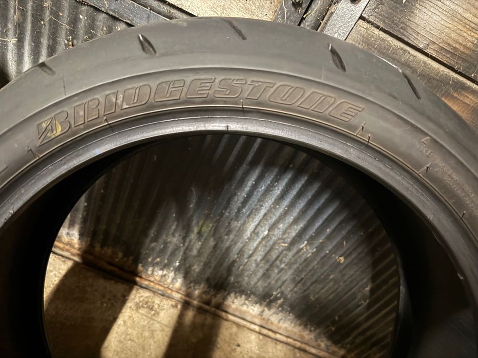 Гуми за пистов мотор