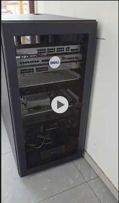 Vand: Rack Dell 24U, Dell PowerEdge r710, UPS Eaton 5PX 3000 + altele