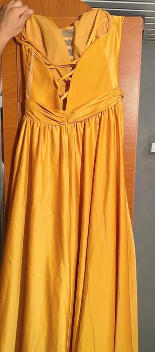 Rochie lunga decupată pe picior