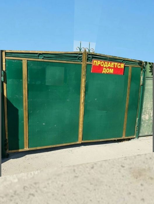 Небольшой дом возле школы Конаева
