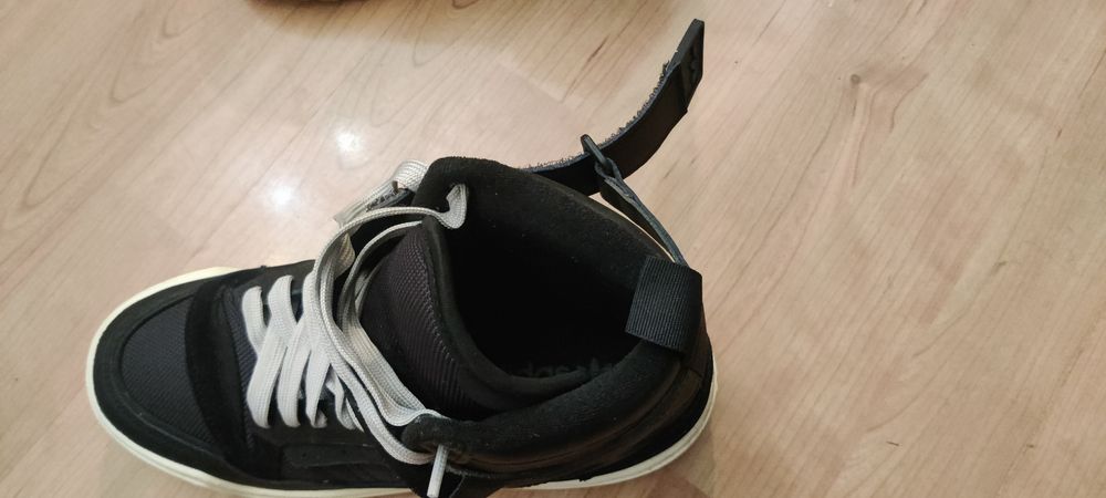 Високи зимни кецове adidas номер 38-39