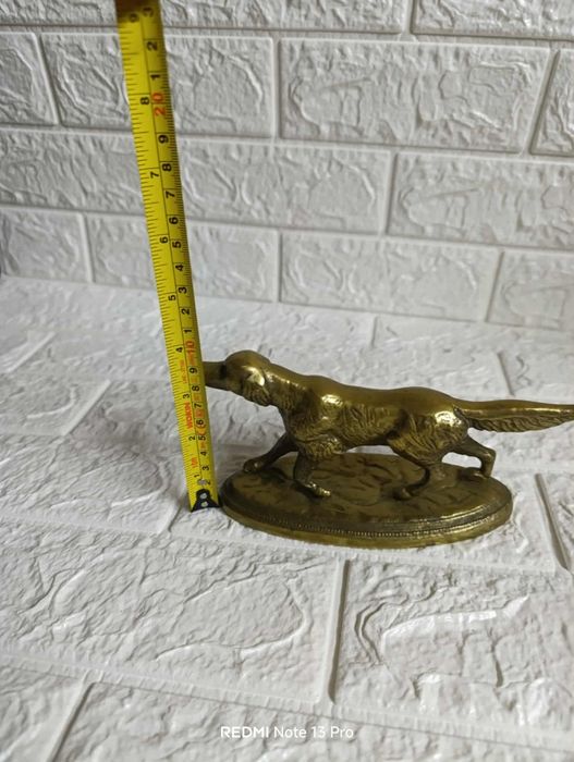 Масивна бронзова хрътка