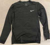 Bluza Nike, de sala/ mulata pe corp, noua si nepurtata