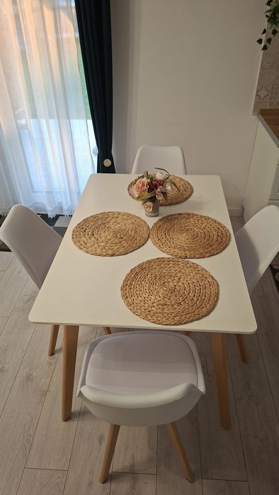 Set masa cu 4 scaune