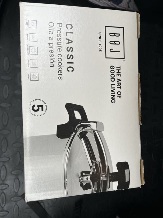 Тенджера под налягане-чисто Нова!