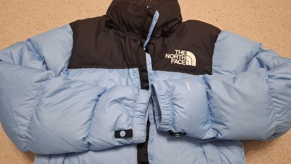Geaca The North Face 700 impermeabila si umplutură puf