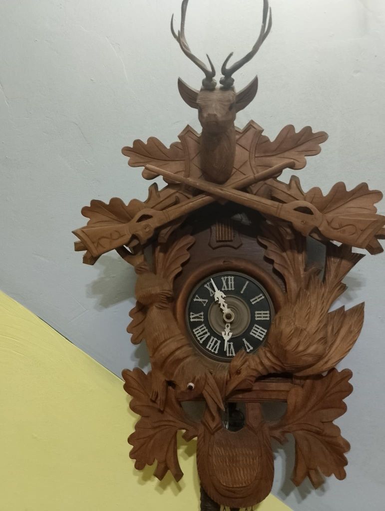 Стенен часовник..