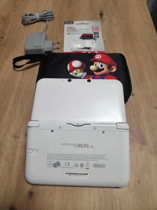 Nintendo 3ds Xl modat cu card Sandisk ultra 128gb impecabil