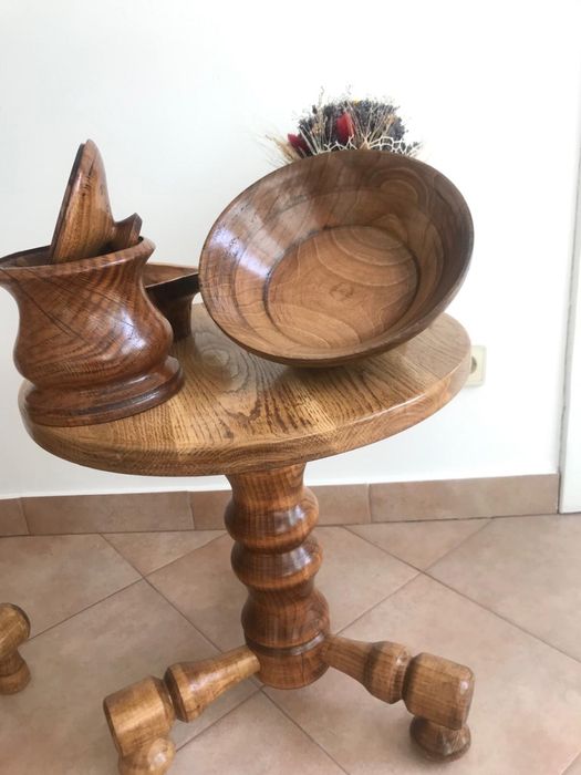 Sculpturi din lemn lucrate manual