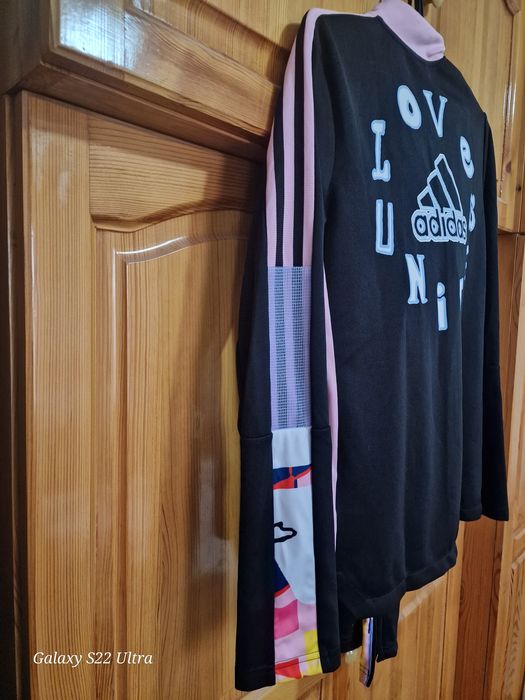 Оригинален спортен екип на Адидас!