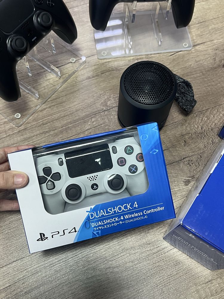 Игровой контроллер Sony Dualshock 4 v2 белый