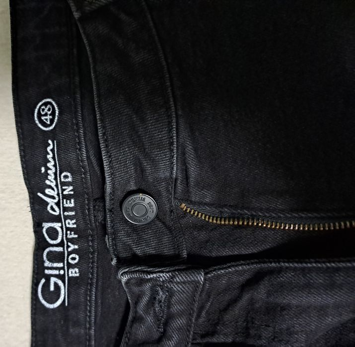 Pantaloni scurti de blugi