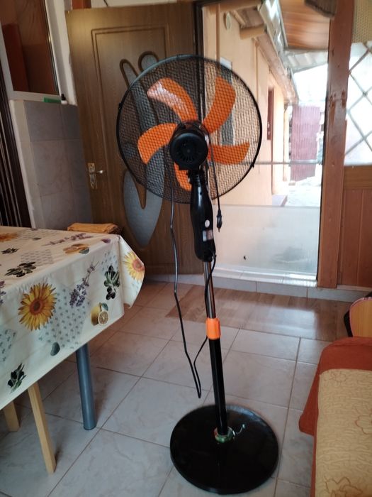 Vând ventilator de podea Daewoo.