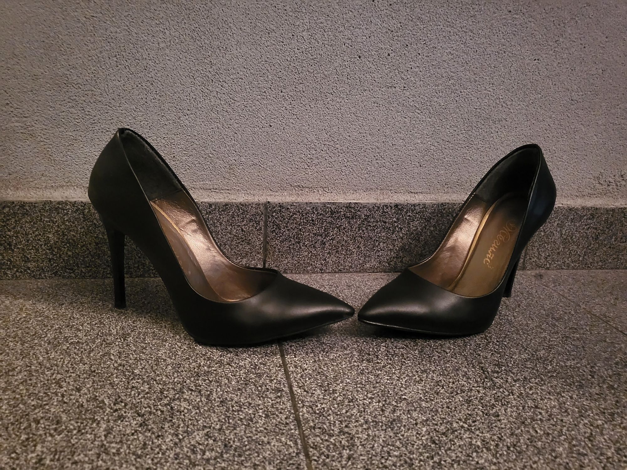 Дамски кожени обувки на ток