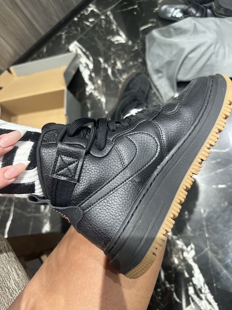 Обувки nike,естествена кожа
