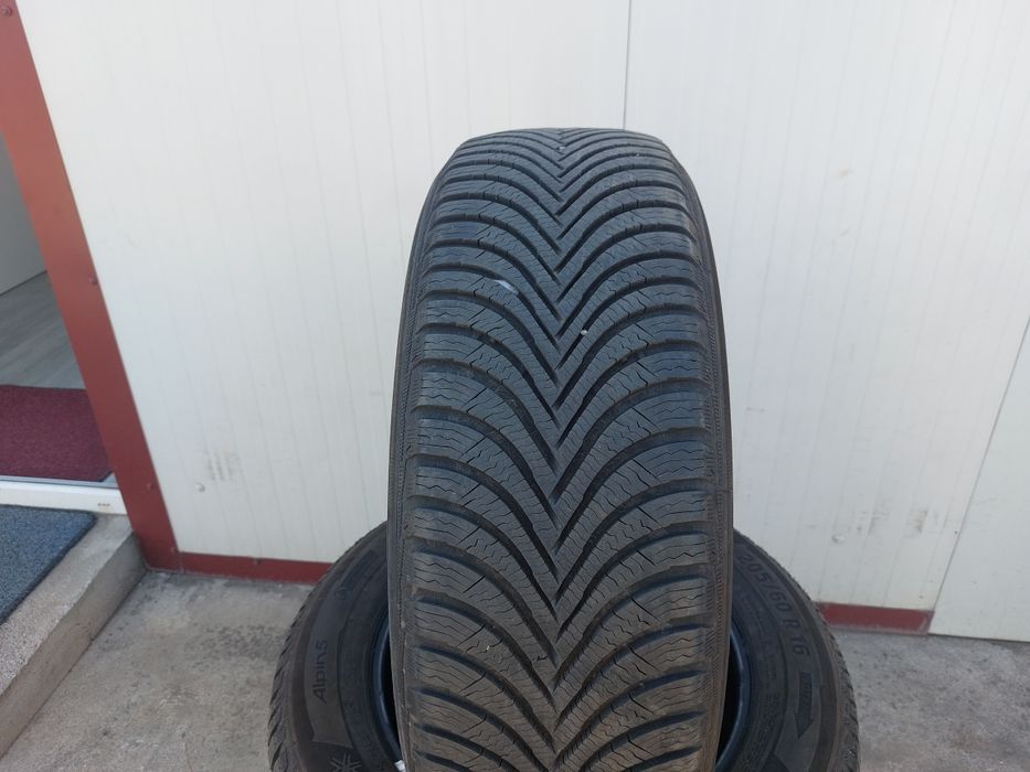 125 lei bucata! Set anvelope M+S/IARNA 205 60 16 Michelin