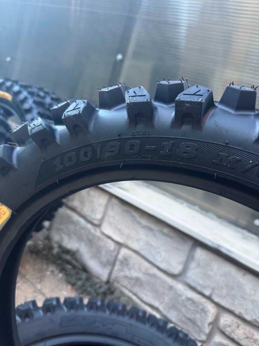 Ендуро гума XY-059C 100/90-18 HARD e enduro червена линия