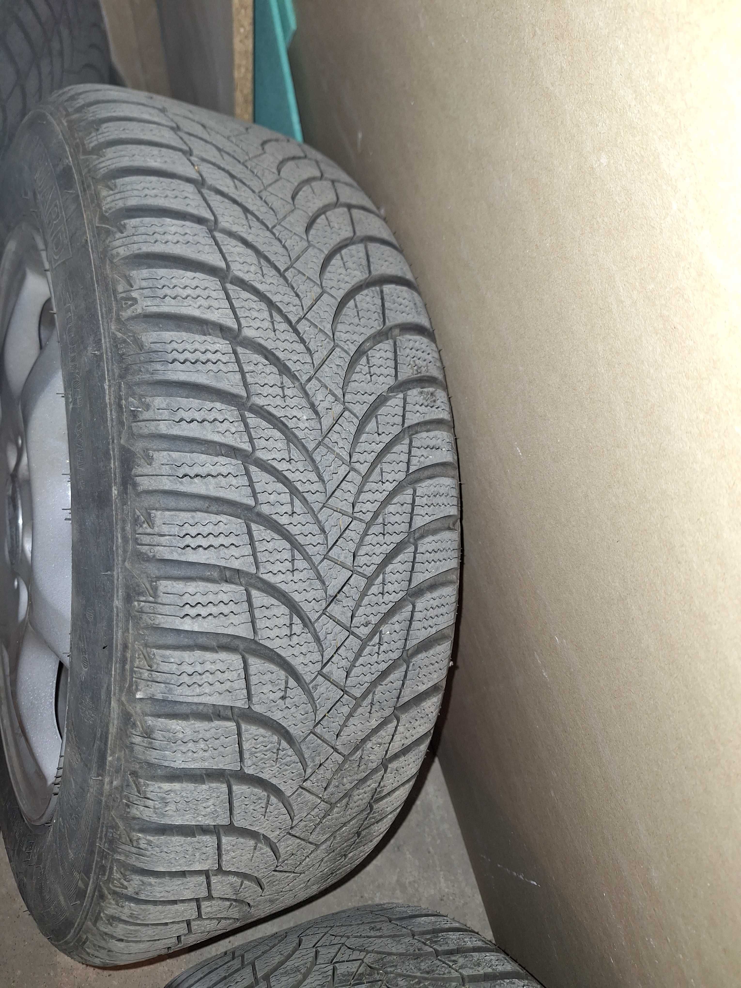 зимни гуми и джанти Мерцедес 16" + болтове