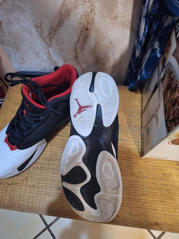 Jordan max aura 4