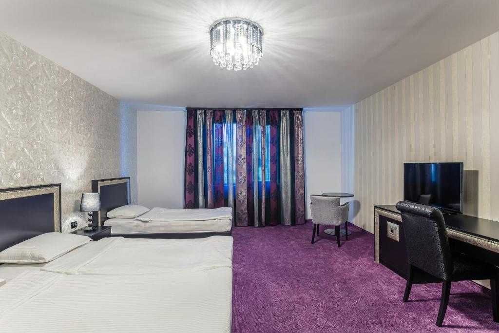 Продава се Хотел в Стара Загора, Център - 2200 кв.м за 1682 €/кв.м - Снимка #11