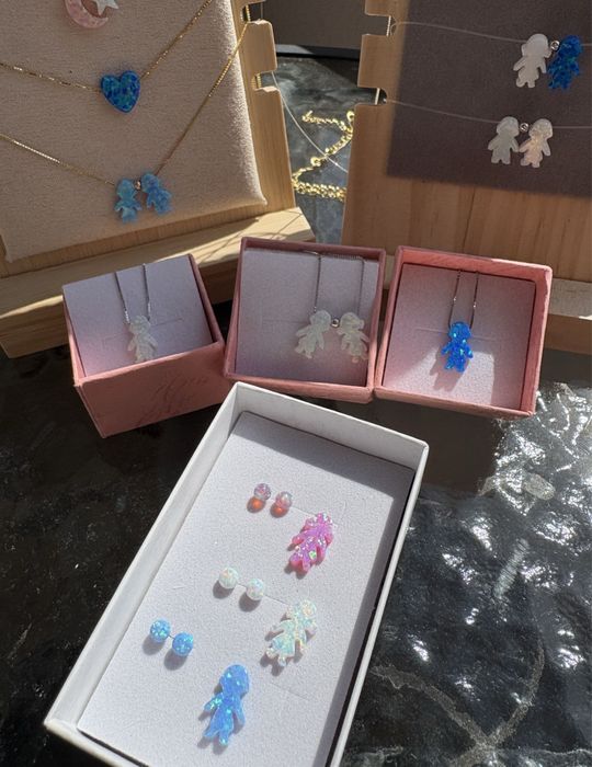 Сребърни колиета,гривни и обеци с опал